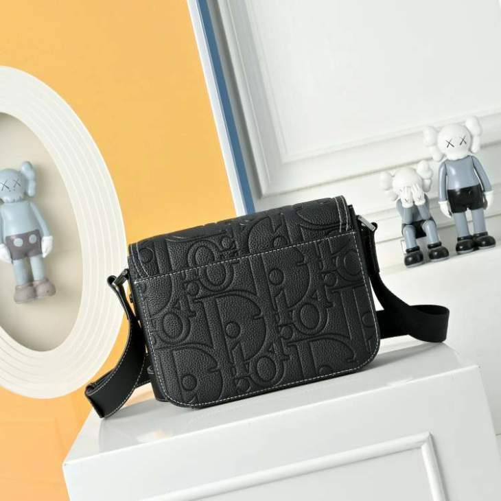 Picture of Dior Mens Bags _SKUfw239321933fw